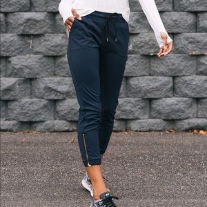 Zyia Active Navy Peak Zipper Jogger (Short) 24”